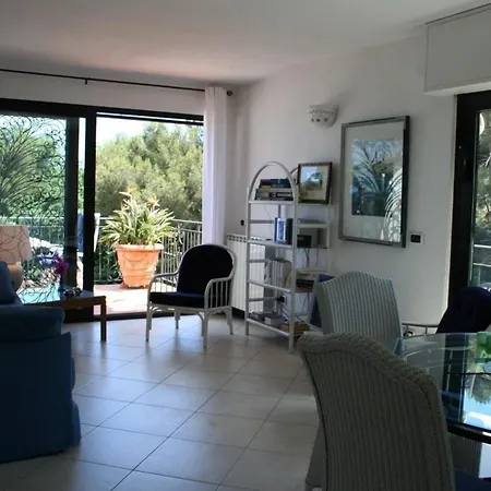 In Einer Privaten Mit Meerblickterrasse, Auf Dem Huegel Des Capo Berta * Diano Marina