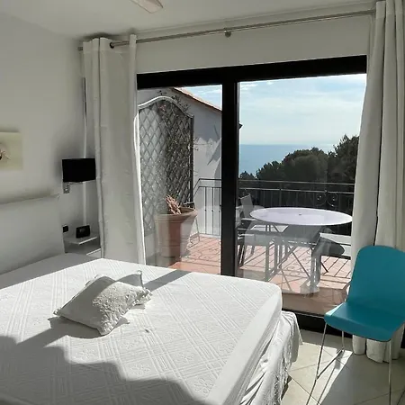 In Einer Privaten Mit Meerblickterrasse, Auf Dem Huegel Des Capo Berta Apartamento Diano Marina