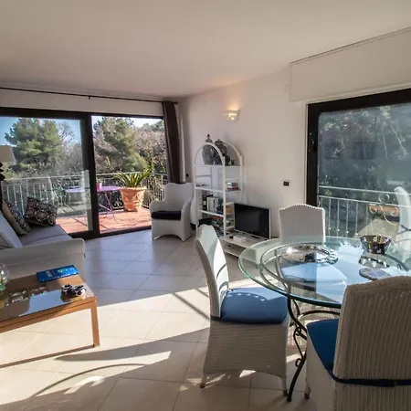 In Einer Privaten Mit Meerblickterrasse, Auf Dem Huegel Des Capo Berta *