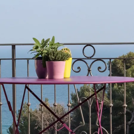 In Einer Privaten Mit Meerblickterrasse, Auf Dem Huegel Des Capo Berta Apartamento Diano Marina