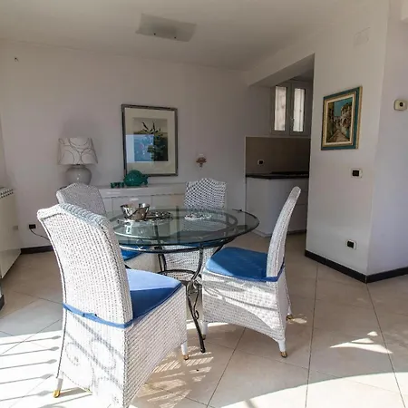 Apartamento In Einer Privaten Mit Meerblickterrasse, Auf Dem Huegel Des Capo Berta Diano Marina