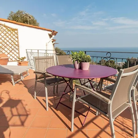 In Einer Privaten Mit Meerblickterrasse, Auf Dem Huegel Des Capo Berta Apartamento